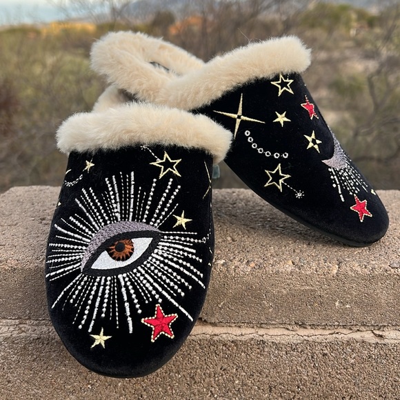 ⭐️🌙 Johnny Was Celestial Embroidered Boho Black Velvet Slippers 🌙⭐️ - Picture 2 of 16